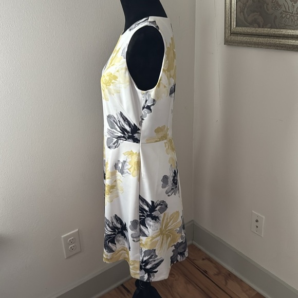 Tahari Arthur S. Levine Petite floral blossom sheath sleeveless dress Sz 10P - Picture 3 of 7